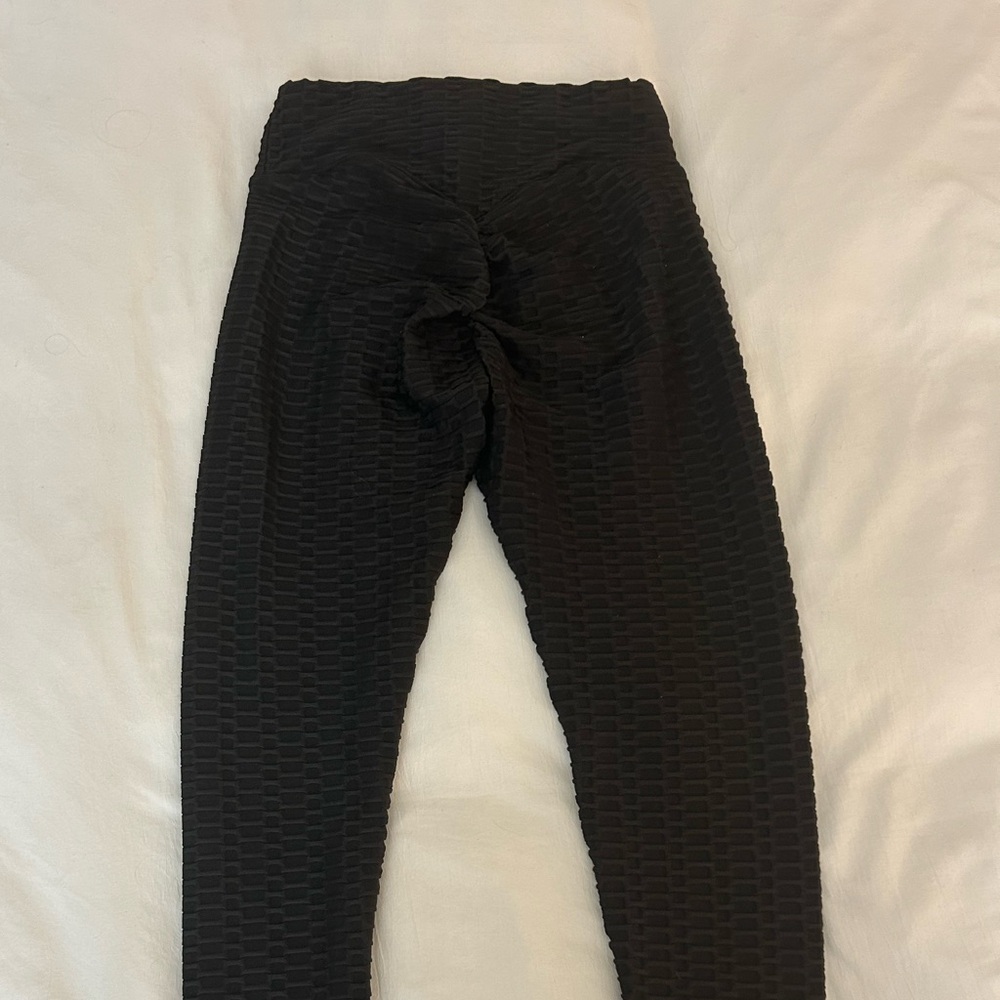 Black scrunch leggings